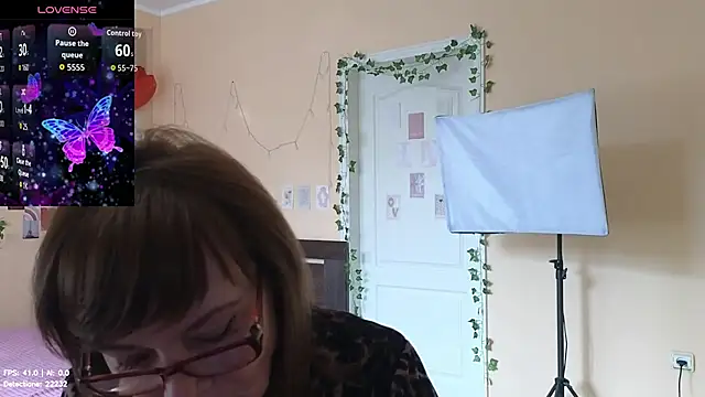 Snapshot of Miss_Moren chatting on July 1, 4:03 am Miss Moren online show from July 1, 4:03 am