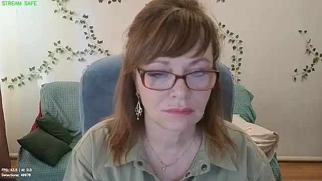 Snapshot of Miss_Moren chatting on August 2, 5:17 am Miss Moren online show from August 2, 5:17 am