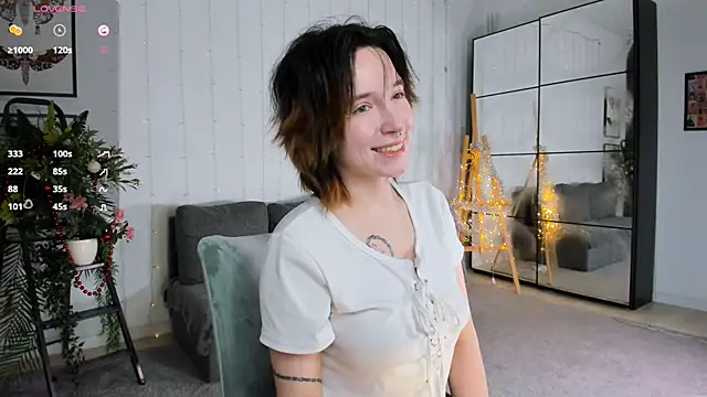 Snapshot of lilithlunna chatting on December 27, 2:25 am lilithlunna online show from December 27, 2:25 am