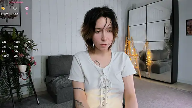 Snapshot of lilithlunna chatting on December 27, 5:31 am lilithlunna online show from December 27, 5:31 am