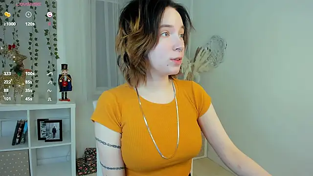 Snapshot of lilithlunna chatting on December 28, 12:36 am lilithlunna online show from December 28, 12:36 am