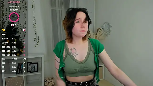 Snapshot of lilithlunna chatting on December 31, 2:29 am lilithlunna online show from December 31, 2:29 am