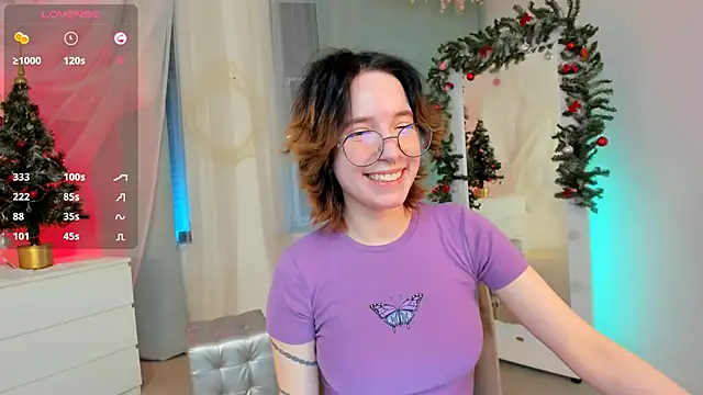 Snapshot of lilithlunna chatting on January 6, 1:31 am lilithlunna online show from January 6, 1:31 am