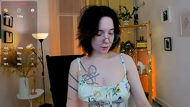 Snapshot of lilithlunna chatting on January 11, 4:27 am lilithlunna online show from January 11, 4:27 am