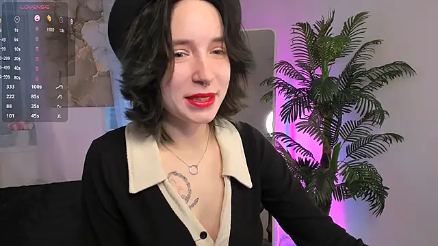 Snapshot of lilithlunna chatting on February 1, 10:44 pm lilithlunna online show from February 1, 10:44 pm