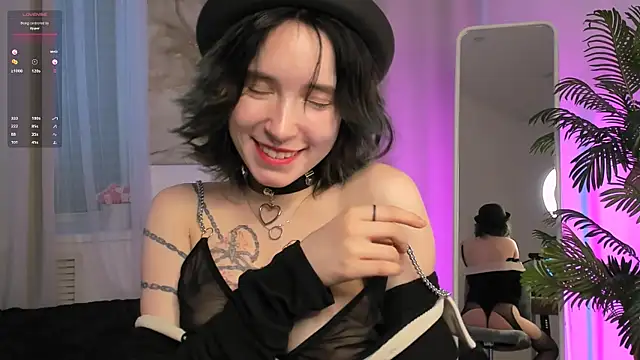 Snapshot of lilithlunna chatting on February 2, 1:45 am lilithlunna online show from February 2, 1:45 am