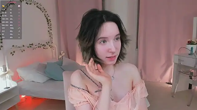 Snapshot of lilithlunna chatting on February 4, 7:11 pm lilithlunna online show from February 4, 7:11 pm