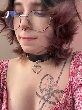 Snapshot of lilithlunna chatting on March 12, 6:51 am lilithlunna online show from March 12, 6:51 am