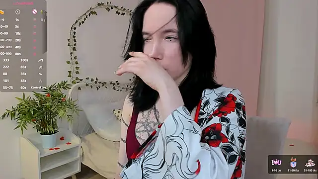 Snapshot of lilithlunna chatting on October 19, 10:21 pm lilithlunna online show from October 19, 10:21 pm