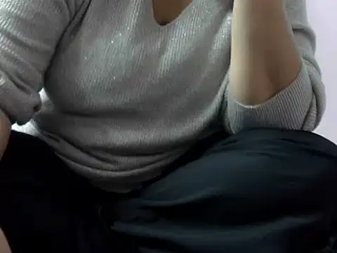Snapshot of Housewife12 chatting on December 27, 7:14 pm Housewife12 online show from December 27, 7:14 pm