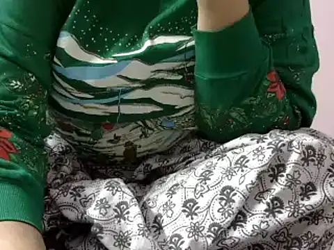 Snapshot of Housewife12 chatting on December 29, 6:49 pm Housewife12 online show from December 29, 6:49 pm