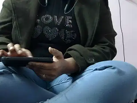 Snapshot of Housewife12 chatting on January 1, 2:20 pm Housewife12 online show from January 1, 2:20 pm