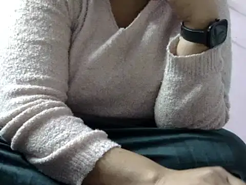 Snapshot of Housewife12 chatting on January 6, 2:47 pm Housewife12 online show from January 6, 2:47 pm