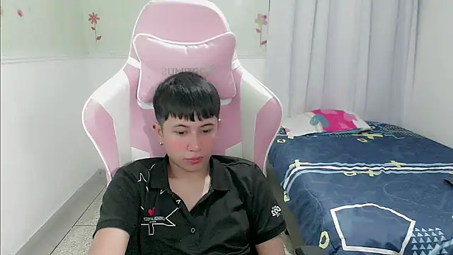 Snapshot of didier_king_ chatting on February 11, 2:57 pm didier king online show from February 11, 2:57 pm