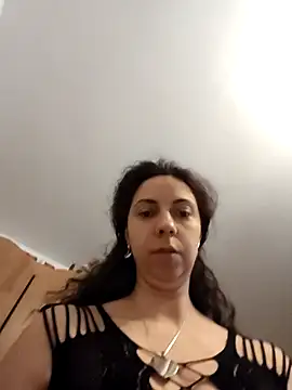 Snapshot of naughty69curls chatting on April 9, 7:52 pm naughty69curls online show from April 9, 7:52 pm