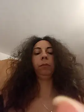 Snapshot of naughty69curls chatting on April 19, 6:21 pm naughty69curls online show from April 19, 6:21 pm