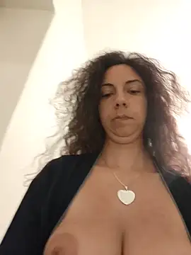 Snapshot of naughty69curls chatting on June 8, 8:31 pm naughty69curls online show from June 8, 8:31 pm