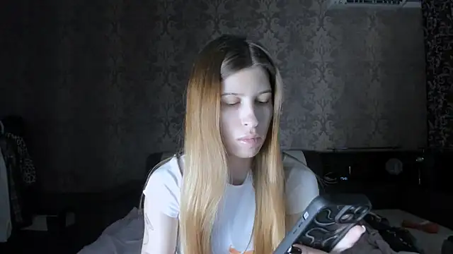 Agnes Allenn online show from November 27, 10:28 am