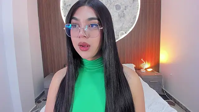 Snapshot of RoseCassie chatting on February 16, 1:18 pm RoseCassie online show from February 16, 1:18 pm