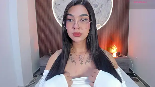 Snapshot of RoseCassie chatting on February 17, 1:40 pm RoseCassie online show from February 17, 1:40 pm