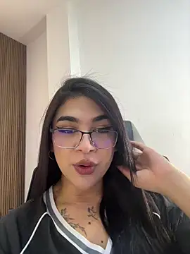 Snapshot of RoseCassie chatting on February 20, 2:17 pm RoseCassie online show from February 20, 2:17 pm
