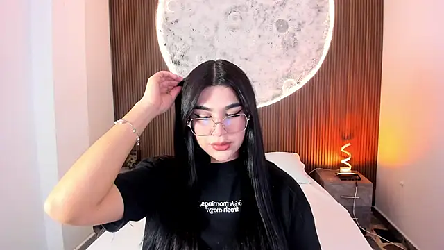 Snapshot of RoseCassie chatting on February 22, 1:31 pm RoseCassie online show from February 22, 1:31 pm