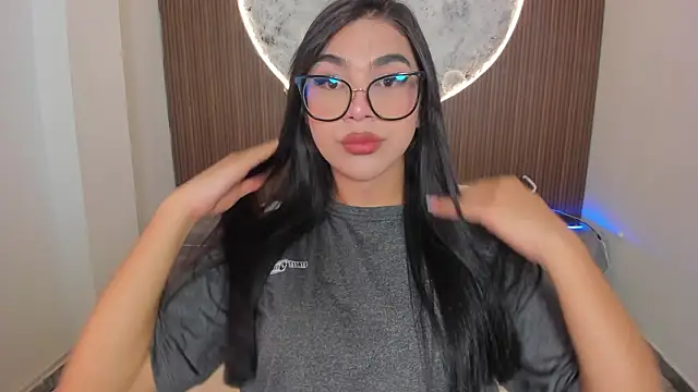 Snapshot of RoseCassie chatting on March 3, 1:39 pm RoseCassie online show from March 3, 1:39 pm
