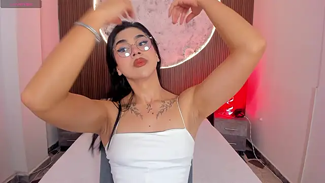 Snapshot of RoseCassie chatting on March 6, 1:29 pm RoseCassie online show from March 6, 1:29 pm