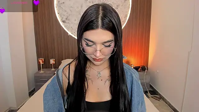 Snapshot of RoseCassie chatting on March 11, 1:39 pm RoseCassie online show from March 11, 1:39 pm