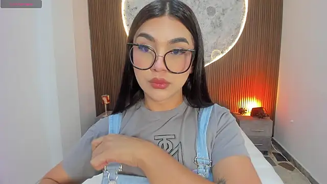 Snapshot of RoseCassie chatting on March 12, 1:06 pm RoseCassie online show from March 12, 1:06 pm