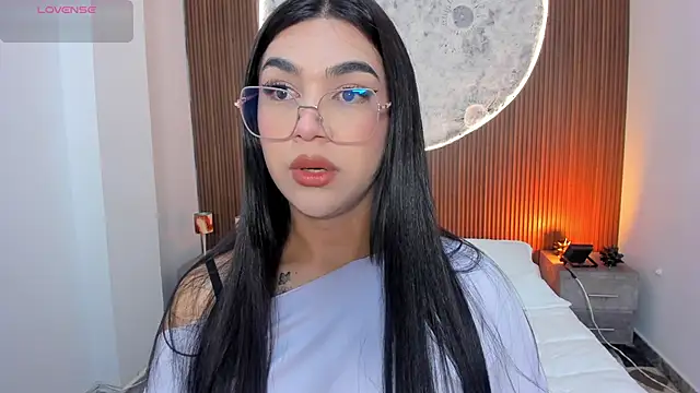 Snapshot of RoseCassie chatting on March 13, 1:18 pm RoseCassie online show from March 13, 1:18 pm