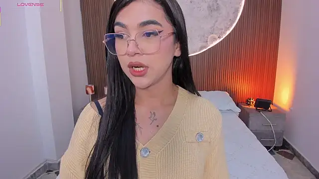 Snapshot of RoseCassie chatting on March 23, 12:53 pm RoseCassie online show from March 23, 12:53 pm