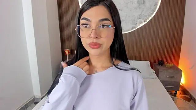 Snapshot of RoseCassie chatting on March 31, 1:11 pm RoseCassie online show from March 31, 1:11 pm