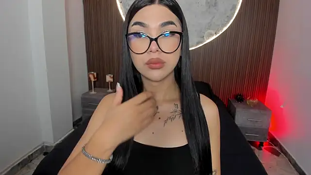 Snapshot of RoseCassie chatting on April 1, 1:41 pm RoseCassie online show from April 1, 1:41 pm