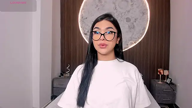 Snapshot of RoseCassie chatting on April 10, 1:27 pm RoseCassie online show from April 10, 1:27 pm