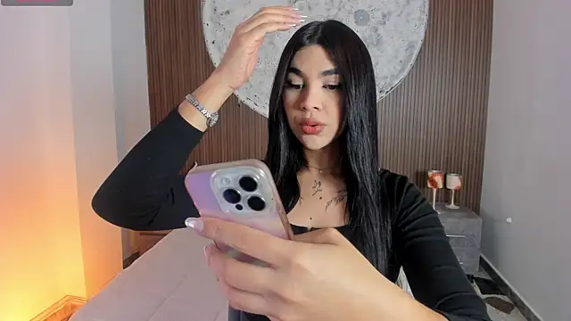 Snapshot of RoseCassie chatting on April 17, 2:20 pm RoseCassie online show from April 17, 2:20 pm