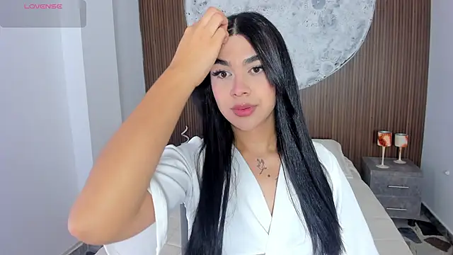 Snapshot of RoseCassie chatting on April 18, 1:59 pm RoseCassie online show from April 18, 1:59 pm
