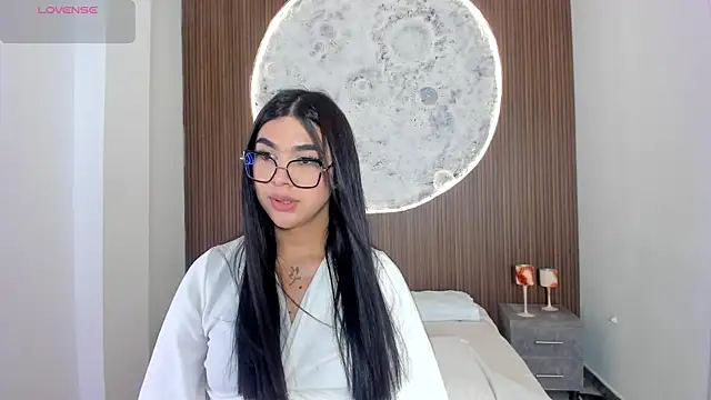 Snapshot of RoseCassie chatting on April 18, 7:07 pm RoseCassie online show from April 18, 7:07 pm