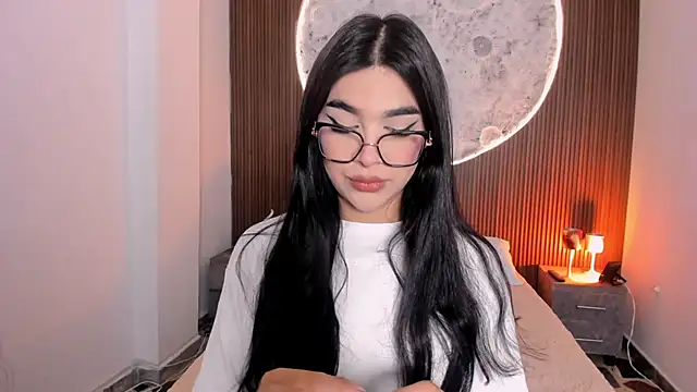 Snapshot of RoseCassie chatting on April 28, 1:05 pm RoseCassie online show from April 28, 1:05 pm