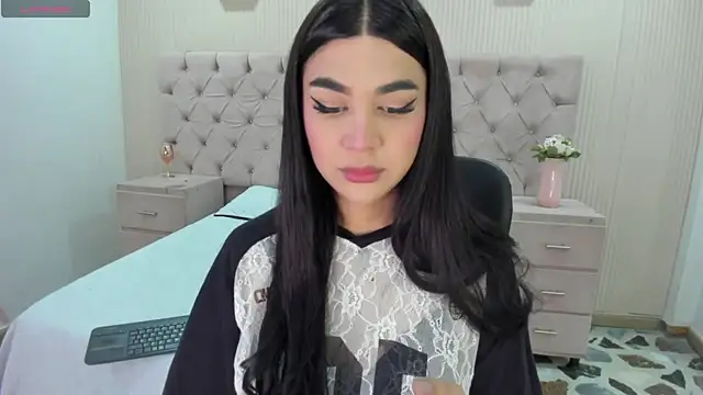 Snapshot of RoseCassie chatting on April 29, 1:48 pm RoseCassie online show from April 29, 1:48 pm