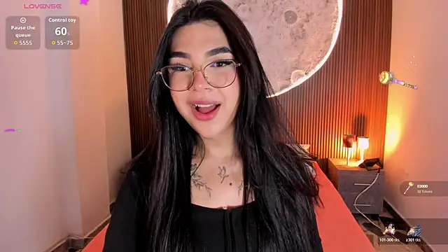 Snapshot of RoseCassie chatting on May 7, 1:38 pm RoseCassie online show from May 7, 1:38 pm