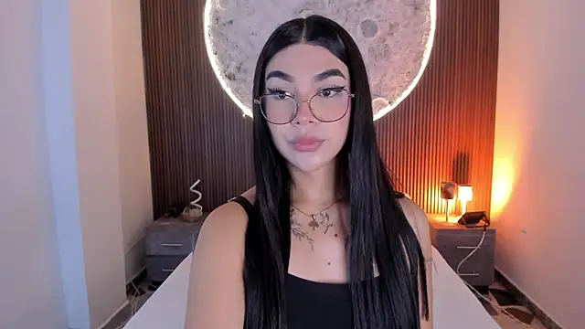 Snapshot of RoseCassie chatting on May 8, 1:05 pm RoseCassie online show from May 8, 1:05 pm