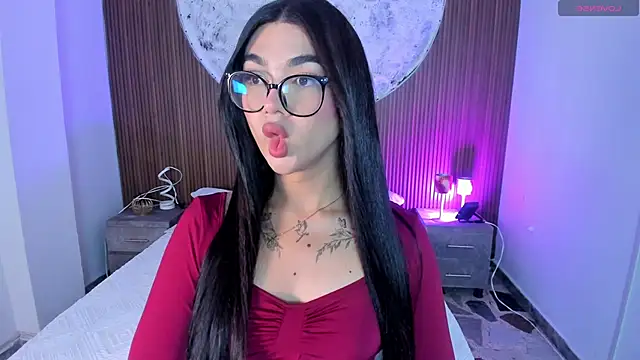 Snapshot of RoseCassie chatting on May 20, 1:06 pm RoseCassie online show from May 20, 1:06 pm
