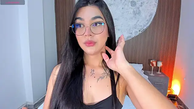 Snapshot of RoseCassie chatting on May 23, 12:53 pm RoseCassie online show from May 23, 12:53 pm