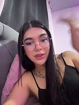 Snapshot of RoseCassie chatting on May 24, 1:21 am RoseCassie online show from May 24, 1:21 am