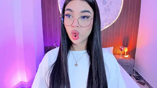 Snapshot of RoseCassie chatting on May 25, 2:23 pm RoseCassie online show from May 25, 2:23 pm