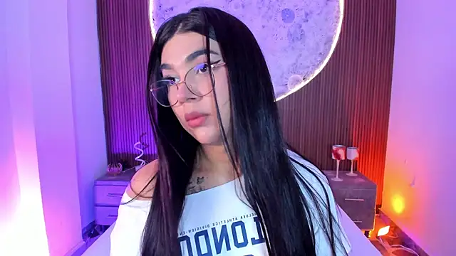 Snapshot of RoseCassie chatting on May 28, 2:03 pm RoseCassie online show from May 28, 2:03 pm
