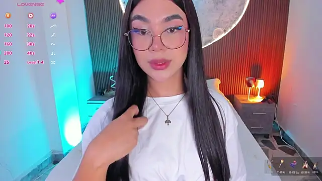 Snapshot of RoseCassie chatting on June 3, 1:14 pm RoseCassie online show from June 3, 1:14 pm