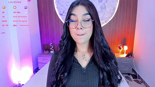 Snapshot of RoseCassie chatting on June 6, 1:49 pm RoseCassie online show from June 6, 1:49 pm