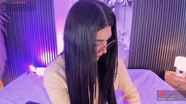 Snapshot of RoseCassie chatting on June 23, 1:53 pm RoseCassie online show from June 23, 1:53 pm